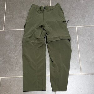 Magellan Outdoors Olive Green Convertible Cargo Pants. Boys Medium (10/12)